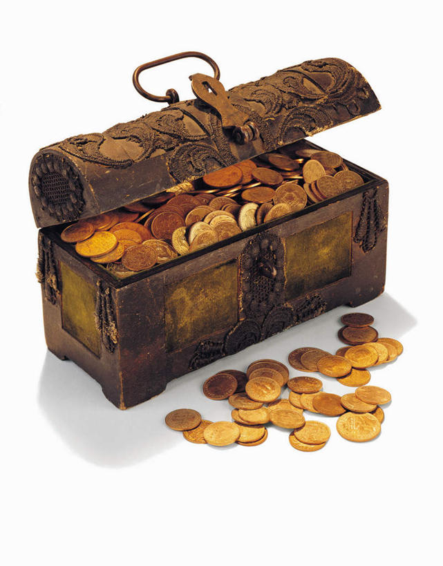 无人,竖图,俯视,室内,白天,白色背景,钱,静物,一堆,许多,阴影,堆叠,堆积,反射,钱币,影子,容器,金融,摄影,影棚,经济,储藏,堆,储存,流通,贸易,货币,现金,硬币,宝箱,彩图,高角度拍摄,影棚拍摄,拍摄,贮存