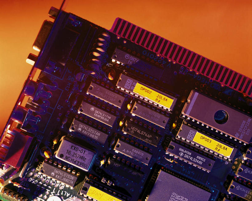 无人,横图,俯视,室内,特写,白天,科技,静物,橙色背景,阴影,反射,电路板,影子,工业,摄影,影棚,未来,产业,计算机,彩图,高角度拍摄,影棚拍摄,拍摄