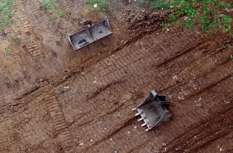 无人,横图,俯视,室外,白天,技术,草地,草坪,美景,植物,建筑,两辆,景观,泥土,土壤,车,草,施工,绿色,自然,交通工具,机械,工程车,景色,工程,自然风光,载具,推土机,交通运输,工作车,施工车,彩图,高角度拍摄