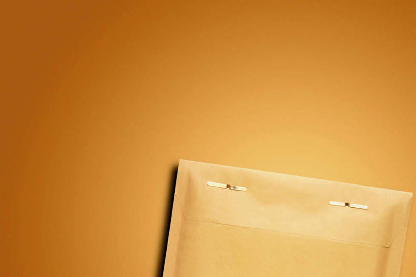 无人,横图,俯视,室内,特写,白天,桌面,桌子,静物,橙色背景,木制,信封,一个,木制品,摄影,影棚,单个,信件,函件,彩图,高角度拍摄,影棚拍摄,拍摄