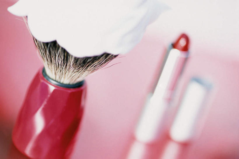 无人,横图,俯视,室内,特写,白天,桌面,桌子,静物,朦胧,模糊,木制,一个,唇膏,化妆刷,木制品,刷子,单个,腮红刷,剃须膏,美容工具,剃须,剃须泡沫,彩妆刷,化妆工具,剃须啫喱,刮胡泡,刮胡啫喱,剃须沫,剃须泡,彩图,高角度拍摄