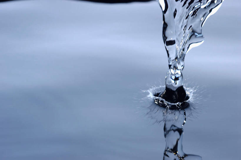 无人,横图,俯视,室内,特写,白天,水,波纹,飞溅,溅,透明,液体,水滴,水珠,水纹,波浪,喷洒,纯真,纯净,纯粹,彩图,高角度拍摄