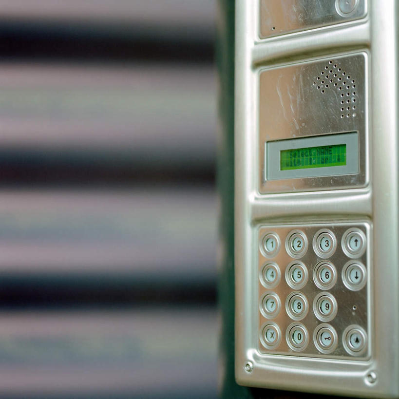 无人,方图,室内,特写,白天,正面,安全,静物,一排,阴影,朦胧,模糊,整齐,并列,并排,反射,标志,数字,文字,影子,字符,墙,防护,标识,墙壁,墙面,排列,密码,阿拉伯数字,保护,队列,保险,平行,保全,周全,安稳,安定,平安,彩图