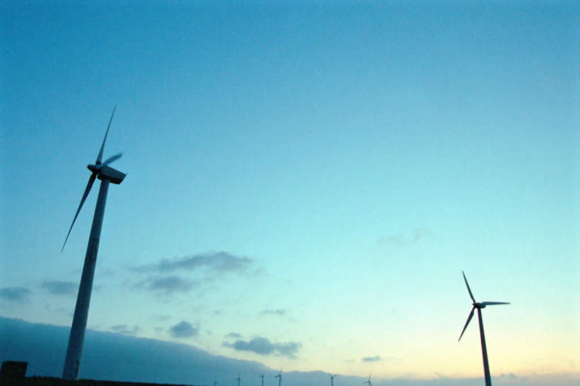 无人,横图,室外,白天,仰视,旅游,度假,农业,风能,风力发电机,美景,日落,风车,环保,电力,景观,晚霞,霞光,落日,娱乐,设备,自然,黄昏,享受,休闲,发电,机械,景色,彩霞,放松,工业,能源,资源,风力机,自然风光,利用,低碳,两座,夕照,风力发电,夕阳,彩图,低角度拍摄,斜阳