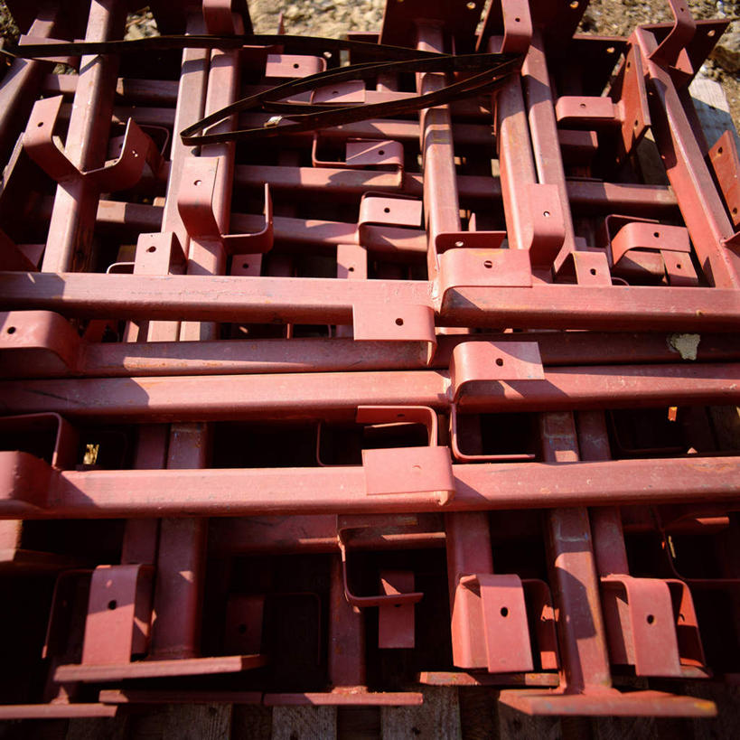 无人,方图,室外,特写,白天,仰视,金属制品,阴影,光线,金属,影子,支架,架子,脚手架,施工,阳光,建筑工地,支撑,固定,地盘,建筑地盘,施工地盘,彩图,低角度拍摄,工地,稳固