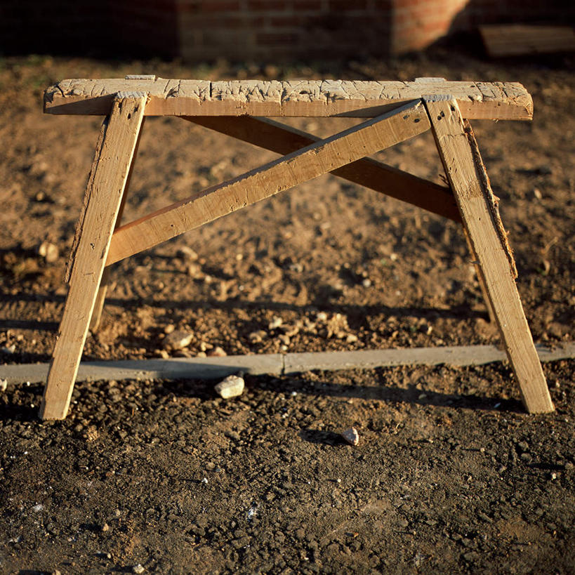 无人,方图,俯视,室外,白天,阴影,光线,木制,影子,支架,泥土,土壤,架子,脚手架,施工,阳光,木制品,建筑工地,支撑,固定,地盘,建筑地盘,施工地盘,彩图,高角度拍摄,工地,稳固