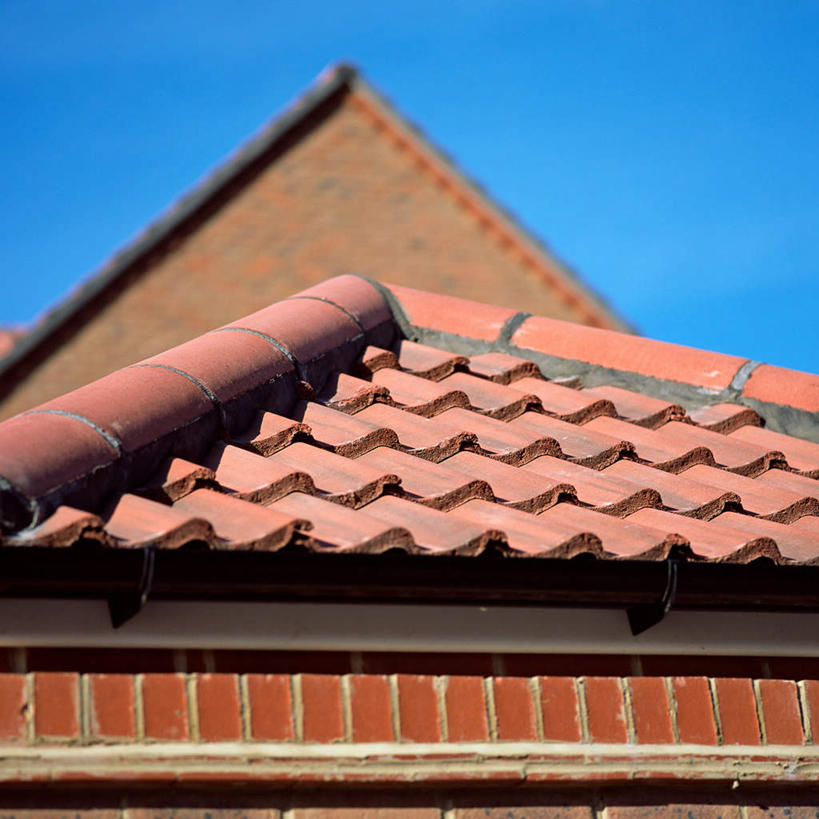 无人,家,方图,室外,白天,仰视,建筑,阴影,光线,瓦片,影子,房屋,屋顶,屋子,顶棚,瓦,楼房,住宅,蓝色,蓝天,天空,阳光,建筑工地,天,建造,晴朗,屋瓦,万里无云,地盘,建筑地盘,施工地盘,晴空,晴空万里,彩图,低角度拍摄,房子,工地