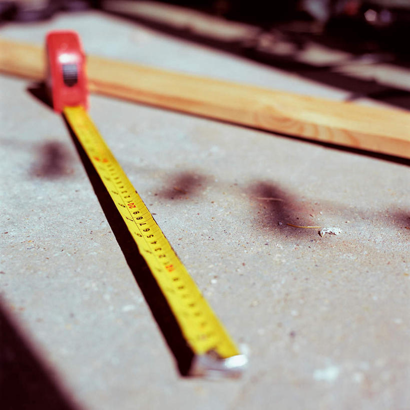 无人,方图,俯视,室内,特写,白天,装修,建筑,阴影,朦胧,模糊,光线,测量,木材,影子,刻度,文化,木柴,阳光,尺,卷尺,祈祷,许愿,宗教,信仰,木料,钢尺,测量工具,祈求,吉祥,尺子,风水,角尺,阴阳,鲁班尺,量具,量仪,钢卷尺,文公尺,门公尺,门尺,丁兰尺,门光尺,吉凶,吉利,晦气,不祥,倒霉,霉运,恶兆,凶险,平安,彩图,高角度拍摄