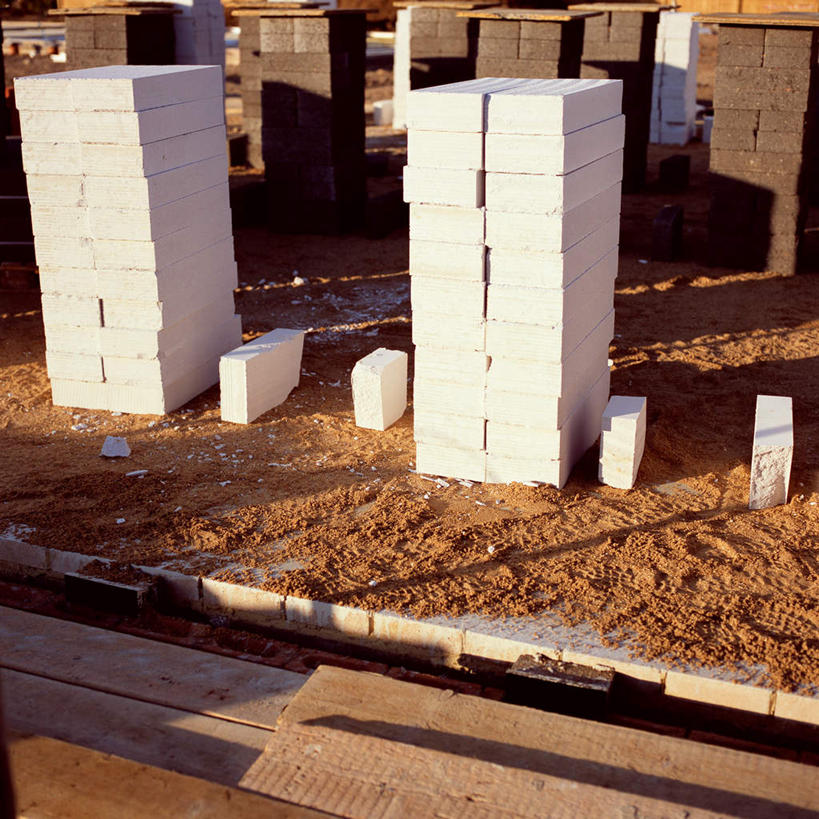 无人,方图,室外,白天,正面,石头,一堆,阴影,堆叠,堆积,光线,石子,影子,泥土,土壤,阳光,建筑工地,堆,地盘,建筑地盘,施工地盘,石块,彩图,工地