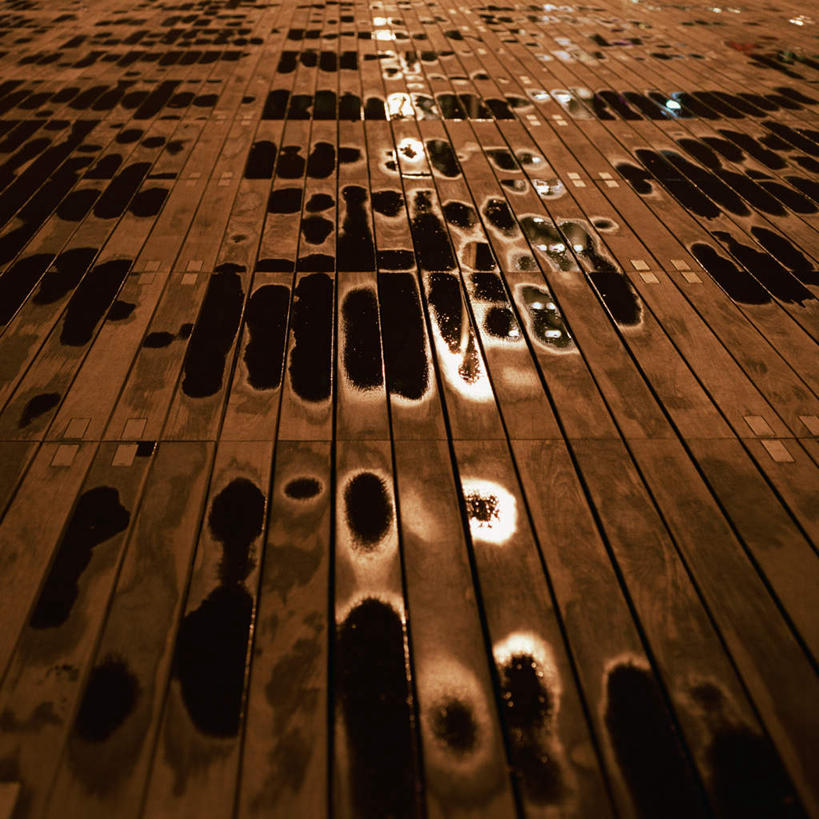 无人,方图,俯视,室外,白天,地板,阴影,条纹,反射,线条,影子,地面,痕迹,木地板,潮湿,印记,湿润,彩图,高角度拍摄