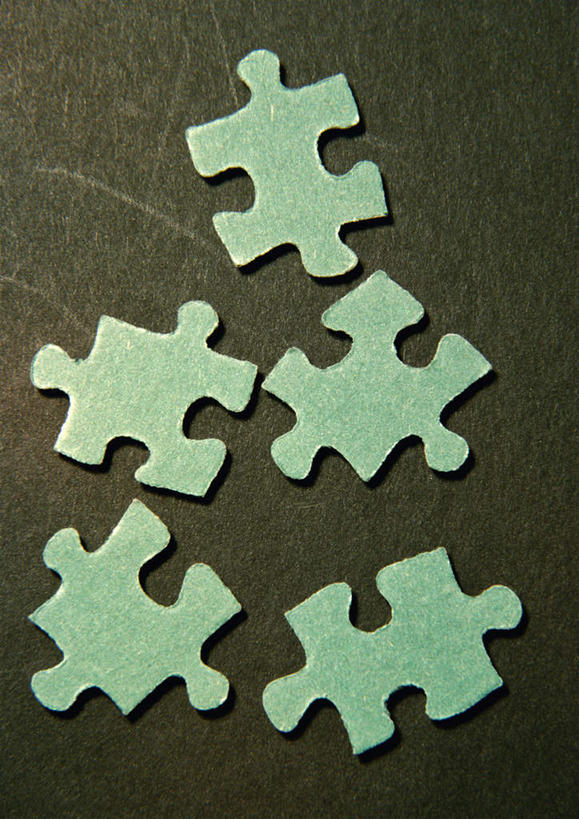 无人,竖图,俯视,室内,白天,游戏,纯洁,成功,合作,团队,集体,信心,拼图,五个,许多,连接,组合,散落,玩,娱乐,队伍,休闲,童年,童趣,活动,链接,成就,发泄,消遣,智力,拼接,拼凑,智力游戏,合伙,童真,烂漫,无邪,宣泄,拼合,凑集,聚合,撮合,链结,趣味,策略,天真,玩耍,嬉戏,彩图,高角度拍摄