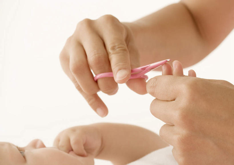 西方人,婴儿,儿童,两个人,家庭,母亲,儿子,横图,室内,白天,正面,纯洁,欧洲,欧洲人,握,修剪,剪刀,拿,拿着,小孩,温暖,温馨,母子,可爱,母爱,握着,活泼,剪,和睦,宝宝,纯真,烂漫,无邪,亲子活动,亲子,伶俐,天真,男孩,男人,男性,年轻女性,女人,女性,白种人,孩子,半身,彩图,融洽,男生,女生