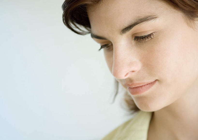 西方人,脸,头,脸颊,一个人,横图,室内,特写,白天,正面,快乐,幸福,欧洲,欧洲人,仅一个年轻女性,仅一个女性,仅一个人,注视,观察,看,观看,喜悦,察看,关注,年轻女性,女人,女性,白种人,头部,脸部,脸蛋,面部,半身,彩图,愉快