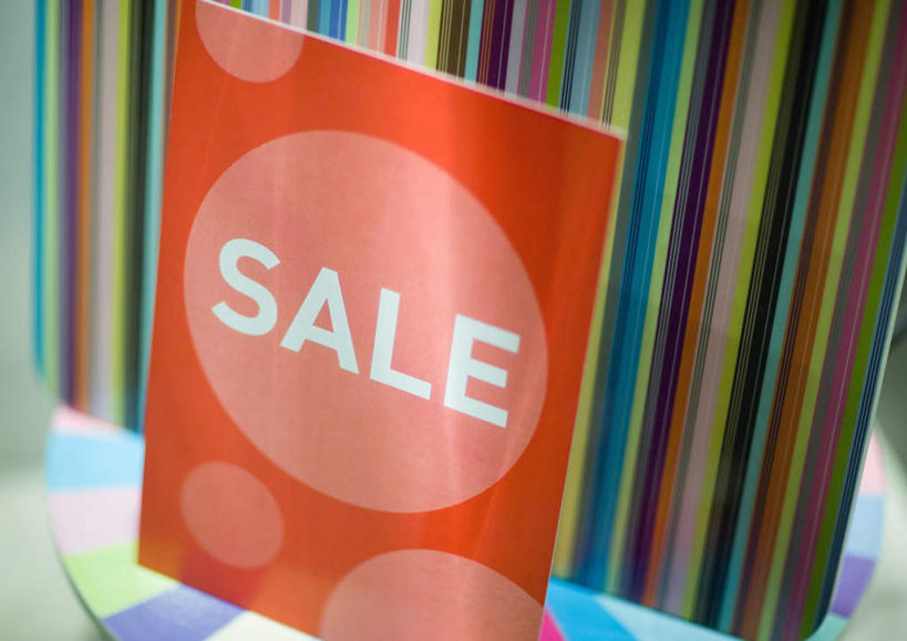 无人,商店,横图,俯视,室内,白天,购物,消费,窗户,落地窗,超市,橱窗,指示牌,标志,文字,标识,玻璃窗,金融,百货,英文字母,服装店,选购,贸易,百货公司,服饰店,血拼,彩图,高角度拍摄,购物商场,购物中心,商业中心