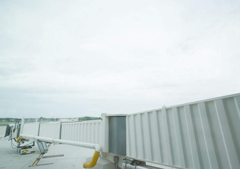 无人,机场,横图,室外,白天,正面,飞机场,云,云朵,交通,云彩,蓝色,白云,蓝天,天空,天,运输,晴朗,航空站,空港,晴空,彩图