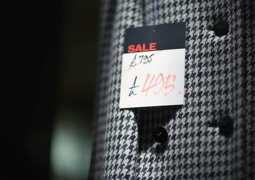 无人,商店,横图,室内,白天,正面,购物,消费,超市,阴影,朦胧,模糊,光线,标牌,标志,数字,文字,影子,字符,字母,标识,衣服,遮,金融,百货,阿拉伯数字,英文字母,遮挡,选购,贸易,百货公司,遮盖,遮蔽,血拼,彩图,店铺,购物商场,购物中心,商业中心,杂货店,杂货铺