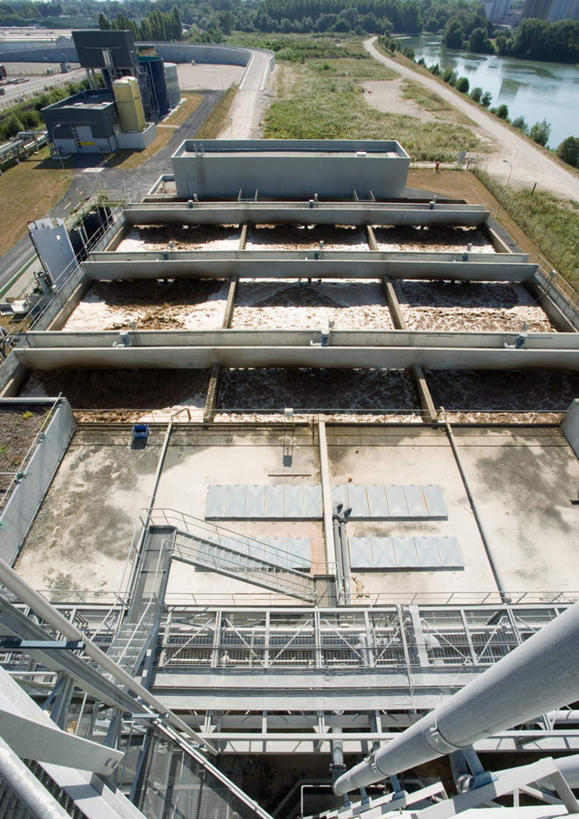 无人,工厂,栏杆,竖图,俯视,室外,白天,楼梯,建筑,环保,结构,金属,扶手,阶梯,护栏,台阶,工业,能源,污染,生态,回收,污水,资源,利用,低碳,循环,造纸厂,持续,环境污染,彩图,高角度拍摄,工地,制造厂