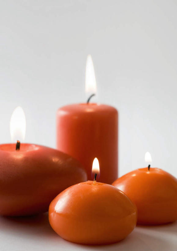 无人,竖图,室内,特写,白天,白色背景,正面,蜡烛,火焰,烛光,燃烧,红色,点燃,四个,摄影,影棚,照明设备,彩图,影棚拍摄,拍摄