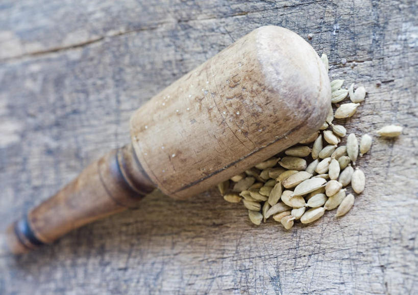 无人,横图,俯视,室内,特写,白天,地板,朦胧,模糊,勺子,调料,香料,食品,地面,调味品,调味料,木地板,食物,调羹,汤匙,小豆蔻,彩图,高角度拍摄