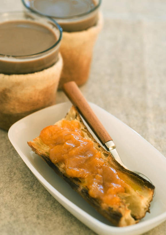 咖啡,无人,竖图,俯视,室内,特写,白天,烹饪,西餐,幸福,静物,杯子,餐具,瓷器,碟子,盘,料理,食品,咖啡杯,陶瓷制品,两杯,娱乐,菜肴,美食,食物,饮料,盘子,碟,享受,休闲,温馨,放松,乐趣,西式,佳肴,提神,舒适,瓷杯,醒脑,吐司面包,咖啡拉花,软饮料,花式咖啡,彩图,高角度拍摄