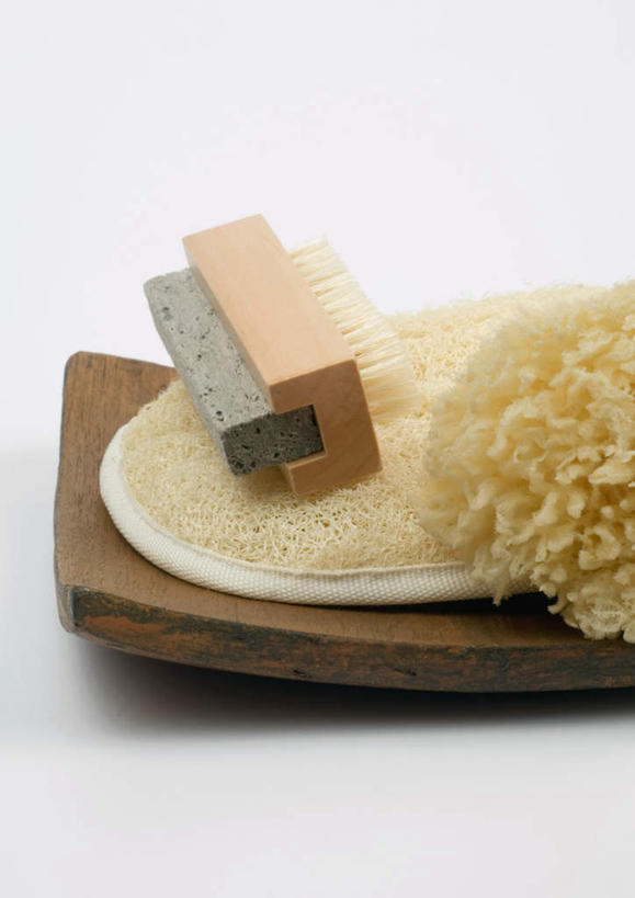 无人,竖图,俯视,室内,特写,白天,白色背景,桌面,桌子,静物,木制,刷子,摄影,影棚,木盘,彩图,高角度拍摄,影棚拍摄,拍摄