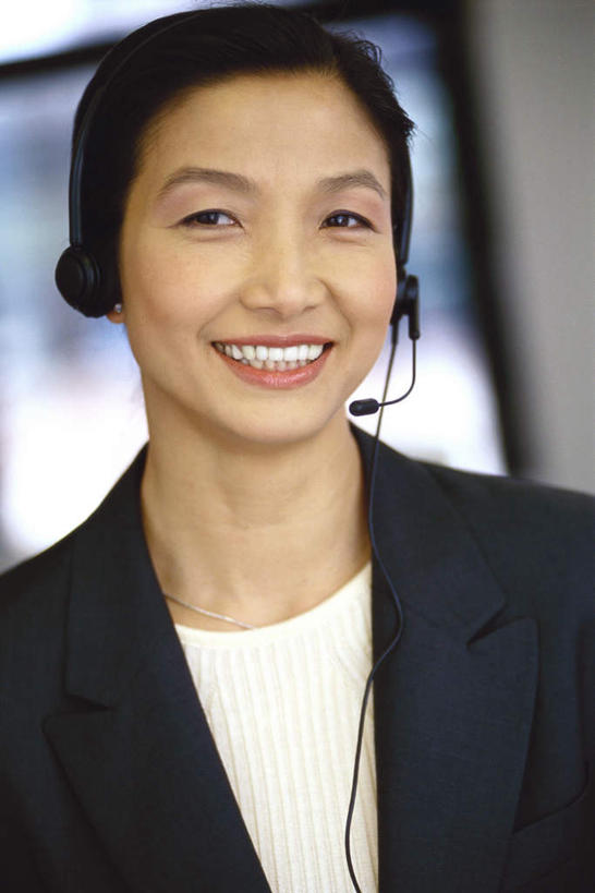 东方人,一个人,商务人士,商务女性,站,笑,微笑,露齿笑,竖图,室内,白天,正面,亚洲,仅一个女性,仅一个人,戴,套装,话务员,黄种人,耳机,耳麦,话筒,站着,仅一个中年女性,戴着,麦克风,商务装,工薪阶层,客服人员,电话销售,女人,女性,中年女性,亚洲人,白领,接线员,上班族,站立,半身,彩图