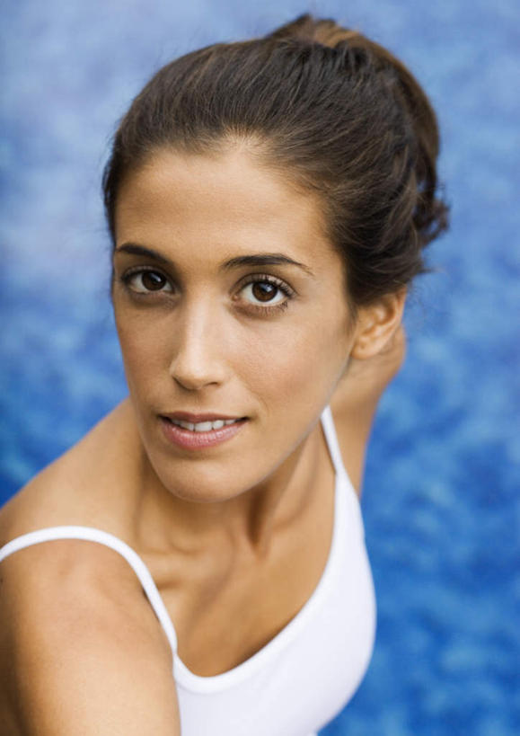 西方人,一个人,游泳池,坐,笑,微笑,竖图,室外,白天,正面,泳装,锻炼,运动,水,欧洲,欧洲人,仅一个年轻女性,仅一个女性,仅一个人,朦胧,模糊,水池,水面,泳池,游泳馆,连体泳衣,体育,年轻女性,女人,女性,白种人,坐着,半身,彩图,泳衣,健身