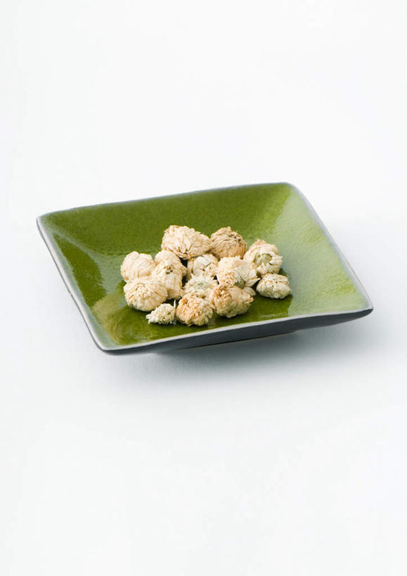 无人,竖图,俯视,室内,特写,白天,白色背景,植物,桌面,桌子,一排,许多,整齐,洋甘菊,草药,药草,中药,花瓣,排列,白色,干花,菊花,活力,力量,摄影,影棚,坚强,队列,药材,中草药,中药材,本草,交往,母菊,和好,彩图,高角度拍摄,影棚拍摄,拍摄