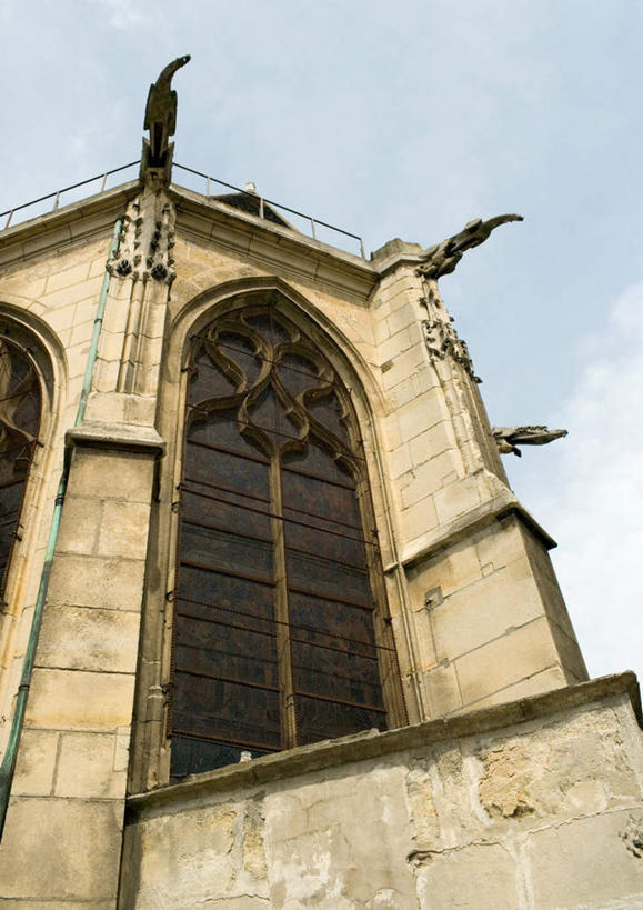 无人,教堂,竖图,室外,白天,仰视,旅游,度假,窗户,建筑,法国,巴黎,巴黎圣母院,欧洲,云,云朵,首都,云彩,娱乐,建设,玻璃窗,蓝色,白云,蓝天,天空,天,享受,休闲,旅游胜地,放松,哥特式,基督教,哥特式建筑,法兰西共和国,巴黎圣母院大教堂,法兰西第五共和国,彩图,低角度拍摄