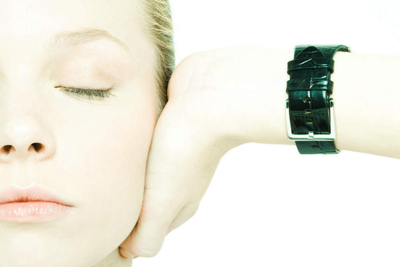 西方人,脸,头,脸颊,眉毛,一个人,横图,室内,特写,白天,白色背景,正面,欧洲,欧洲人,仅一个年轻女性,仅一个女性,仅一个人,听,摄影,影棚,倾听,年轻女性,女人,女性,白种人,头部,脸部,脸蛋,眉,面部,眼眉,半身,彩图,影棚拍摄,拍摄,眼眉毛