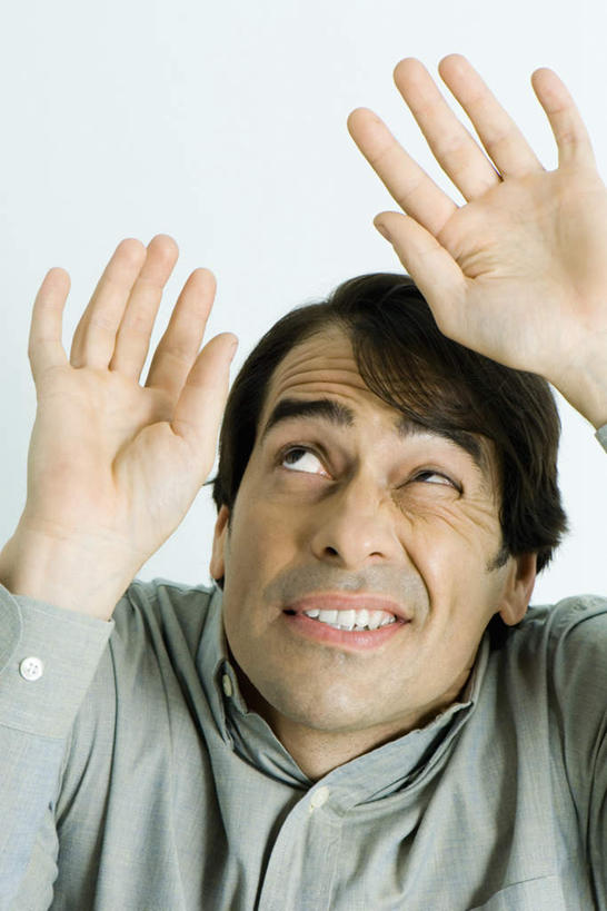 西方人,脸,头,脸颊,头发,一个人,竖图,室内,特写,白天,白色背景,正面,欧洲,欧洲人,仅一个男性,仅一个人,仅一个中年男性,棕色,挡,摄影,影棚,害怕,男人,男性,中年男性,白种人,头部,脸部,脸蛋,面部,半身,彩图,影棚拍摄,拍摄