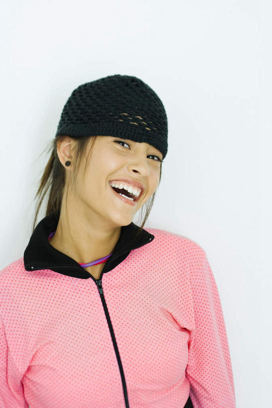 西方人,脸,头,脸颊,头发,一个人,笑,微笑,露齿笑,竖图,室内,特写,白天,白色背景,正面,帽子,欧洲,欧洲人,仅一个年轻女性,仅一个女性,仅一个人,黑色,张嘴,摄影,影棚,绒线帽,张大嘴巴,年轻女性,女人,女性,白种人,头部,脸部,脸蛋,面部,张开嘴,半身,彩图,影棚拍摄,拍摄