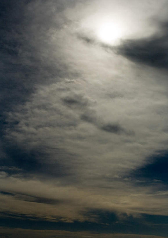 无人,竖图,室外,特写,夜晚,仰视,美景,景观,乌云,月亮,云,月光,自然,景色,明亮,自然风光,皎洁,彩图,低角度拍摄