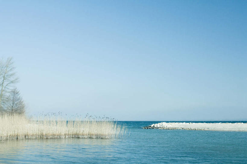 无人,横图,室外,白天,正面,旅游,度假,海浪,海洋,美景,沙滩,植物,枯萎,沙子,海岸,景观,浪花,水平线,辽阔,枯草,海平线,沙地,娱乐,草,黄色,蓝色,蓝天,天空,自然,海水,天,享受,休闲,广阔,景色,放松,晴朗,一望无际,自然风光,海景,万里无云,无边无际,一马平川,大海,风浪,海,海水的波动,海滩,近岸浪,涌浪,晴空,晴空万里,彩图,水天相接,水天一线
