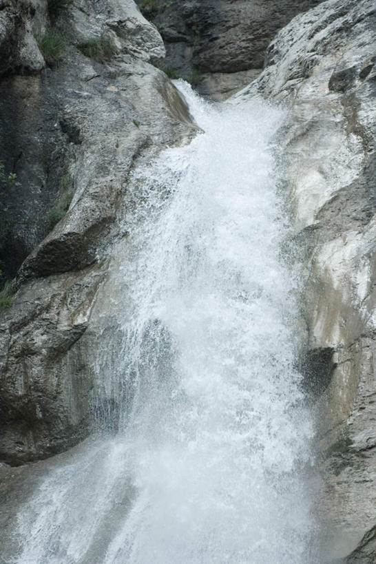 无人,竖图,室外,白天,正面,旅游,度假,石头,美景,瀑布,水,飞溅,溅,石子,液体,景观,娱乐,自然,享受,休闲,景色,放松,喷洒,自然风光,跌水,石块,岩石,彩图