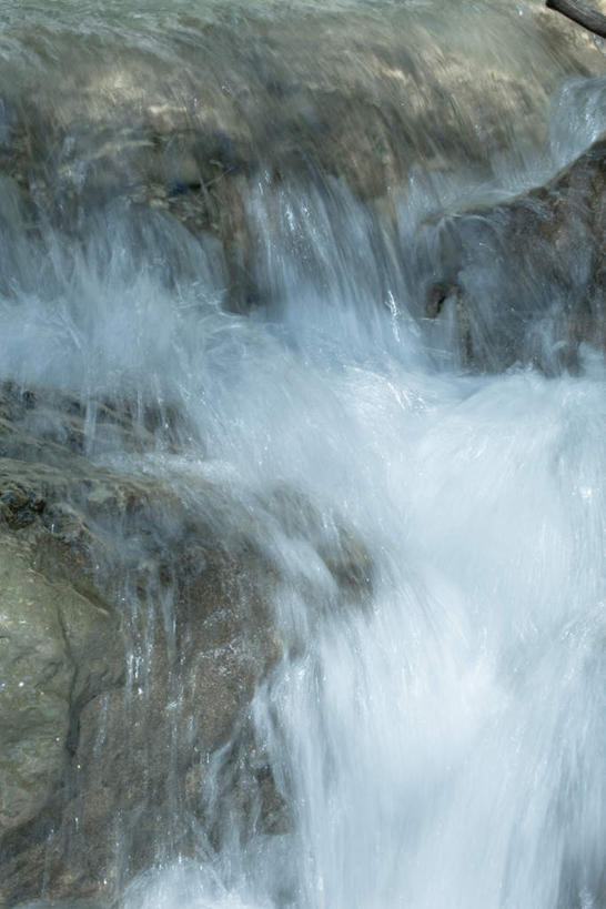 无人,竖图,俯视,室外,白天,旅游,度假,礁石,石头,美景,瀑布,水,飞溅,朦胧,模糊,溅,石子,液体,景观,娱乐,自然,享受,休闲,景色,放松,喷洒,自然风光,跌水,礁,石块,岩石,彩图,高角度拍摄