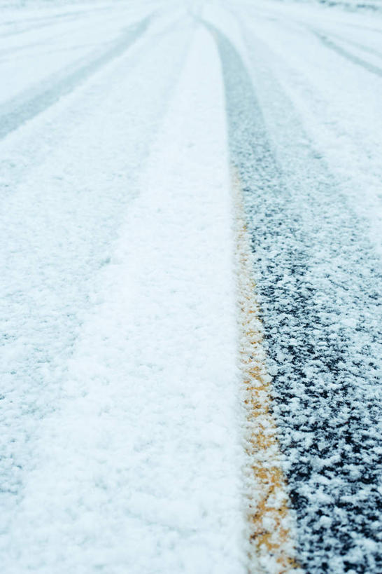 无人,竖图,俯视,室外,白天,旅游,度假,美景,雪,大雪,道路,路,公路,积雪,景观,雪景,冬天,交通,娱乐,自然,享受,休闲,景色,放松,自然风光,马路,彩图,高角度拍摄