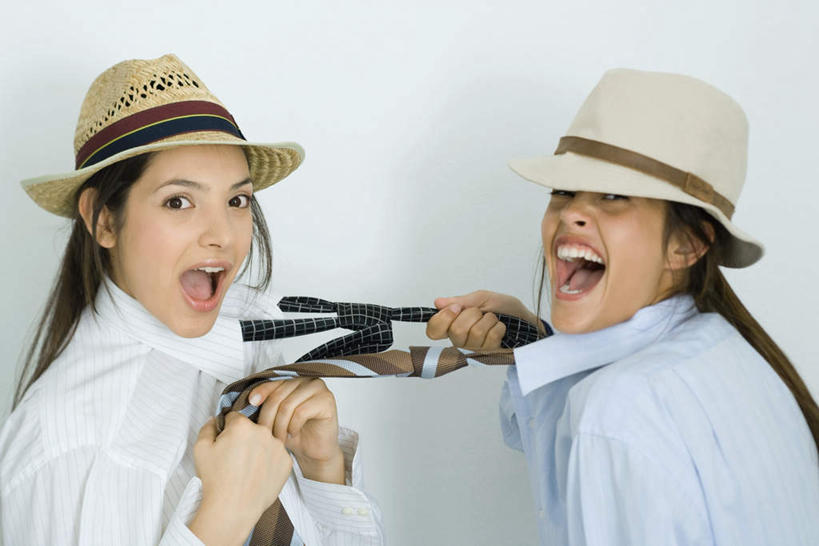 西方人,两个人,伙伴,朋友,站,横图,室内,白天,白色背景,侧面,友谊,帽子,欧洲,欧洲人,墙,领带,注视,相视,墙壁,墙面,观察,看,站着,张嘴,两只,面对面,牛仔帽,摄影,影棚,观看,对视,扯,察看,喊叫,关注,相对,张大嘴巴,相看,友情,年轻女性,女人,女性,白种人,张开嘴,站立,半身,彩图,影棚拍摄,拍摄