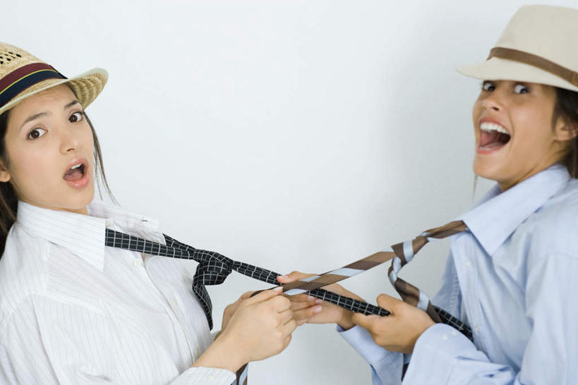 西方人,两个人,伙伴,朋友,站,横图,室内,白天,白色背景,侧面,友谊,帽子,欧洲,欧洲人,两根,墙,领带,注视,相视,墙壁,墙面,观察,看,站着,张嘴,面对面,牛仔帽,摄影,影棚,观看,对视,扯,后仰,察看,喊叫,关注,瞪眼,相对,张大嘴巴,相看,友情,年轻女性,女人,女性,白种人,张开嘴,站立,半身,彩图,影棚拍摄,拍摄