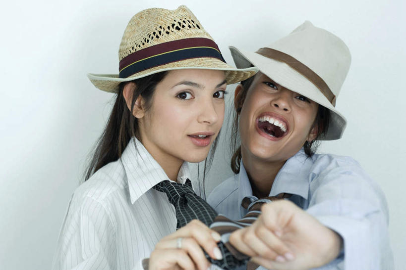 西方人,两个人,伙伴,朋友,站,笑,微笑,露齿笑,横图,室内,白天,白色背景,正面,友谊,帽子,欧洲,欧洲人,两根,墙,领带,注视,墙壁,墙面,观察,看,站着,张嘴,两只,牛仔帽,摄影,影棚,观看,察看,喊叫,关注,张大嘴巴,友情,年轻女性,女人,女性,白种人,张开嘴,站立,半身,彩图,影棚拍摄,拍摄