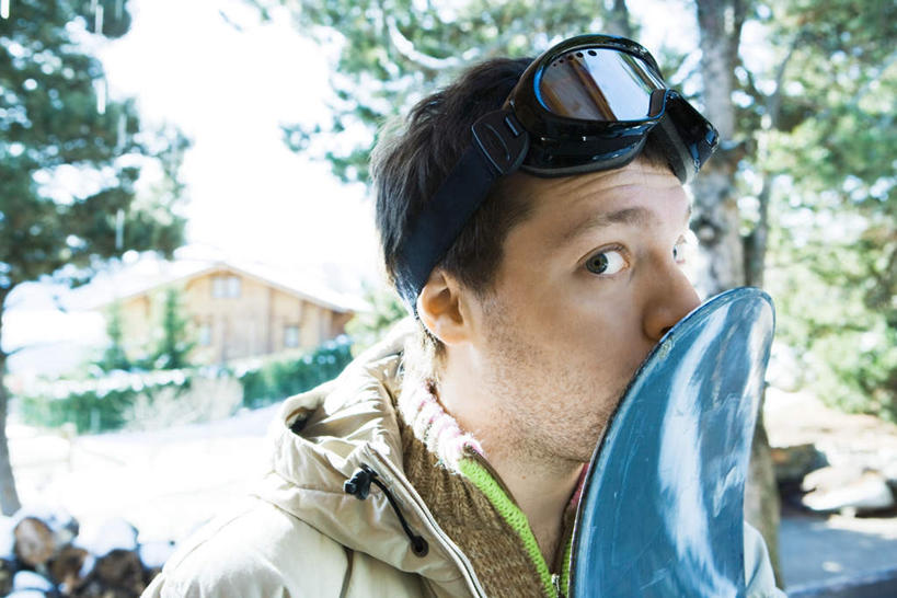 西方人,一个人,家,站,吻,横图,室外,白天,正面,安全,树林,雪,植物,大雪,欧洲,欧洲人,仅一个男性,仅一个人,服装,朦胧,模糊,眼镜,房屋,屋子,积雪,雪景,冬天,防护,注视,楼房,住宅,树,树木,仅一个年轻男性,衣服,绿色,自然,站着,温暖,服饰,生长,成长,羽绒服,保暖,护目镜,保护,滑雪板,御寒,保险,保全,周全,安稳,安定,安全防护眼镜,风镜,冬装,平安,男人,男性,年轻男性,白种人,亲,亲吻,半身,彩图,房子,防护眼镜