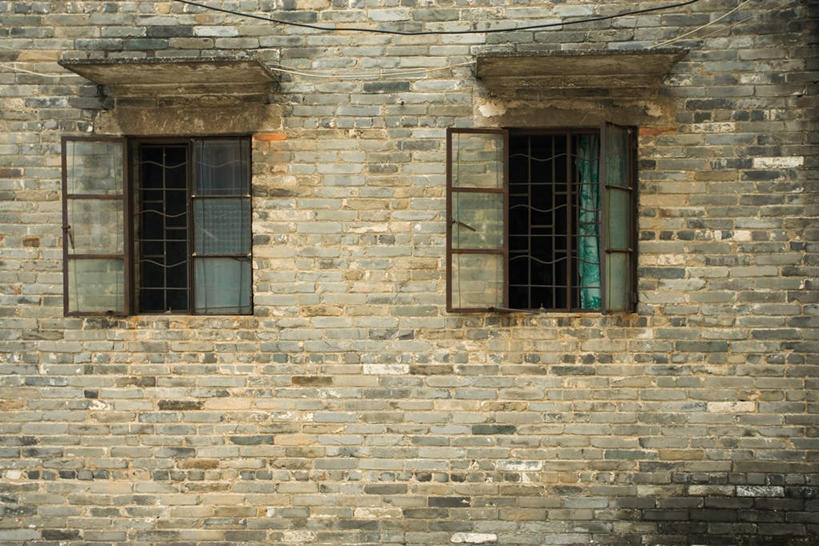 无人,家,横图,室外,白天,正面,旅游,度假,窗户,窗帘,建筑,装饰,方格,砖块,房屋,墙,屋檐,屋子,娱乐,建设,楼房,檐,玻璃窗,墙壁,墙面,住宅,帘子,享受,休闲,遮阳,放松,华丽,修饰,点缀,衬托,美观,雅致,雅观,彩图,房子