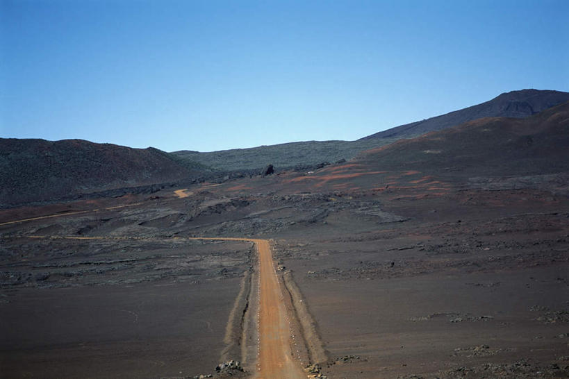 无人,横图,俯视,室外,白天,旅游,度假,美景,山,山脉,道路,路,公路,景观,山峰,土,交通,山峦,娱乐,蓝色,蓝天,天空,自然,群山,天,享受,休闲,景色,放松,自然风光,马路,彩图,高角度拍摄