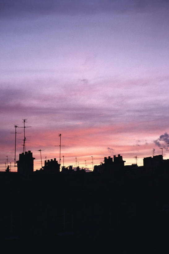 无人,家,竖图,俯视,室外,白天,日出,美景,太阳,房屋,屋子,景观,云,云朵,朝霞,晨曦,黎明,楼房,住宅,蓝色,蓝天,天空,阳光,自然,天,景色,自然风光,朝阳,彩图,高角度拍摄,破晓,房子