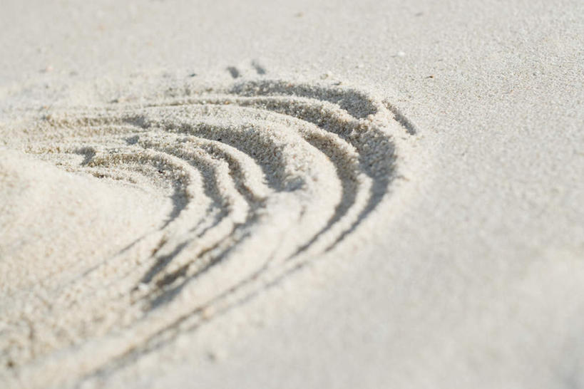 无人,横图,俯视,室外,白天,沙滩,阴影,形状,弯曲,环绕,光线,圆形,沙子,线条,影子,圆圈,海岸,沙地,弧形,阳光,沙粒,环状,弧线,环形,沙砾,绘制,肌理,海滩,彩图,高角度拍摄
