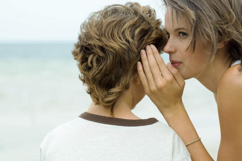 西方人,儿童,两个人,家庭,站,蹲,握手,笑,微笑,横图,室外,白天,海洋,欧洲,欧洲人,水平线,云,云朵,辽阔,海平线,云彩,休闲装,小孩,背面,白云,天空,海水,天,站着,休闲,广阔,温暖,温馨,悄悄话,姐弟,一家人,休闲服,捂,遮,一望无际,和睦,遮挡,耳语,海景,遮盖,遮蔽,无边无际,一马平川,男孩,男人,男性,女孩,女人,女性,白种人,大海,海,海水的波动,近岸浪,蹲着,站立,半身,彩图,融洽,水天相接,水天一线,男生,女生