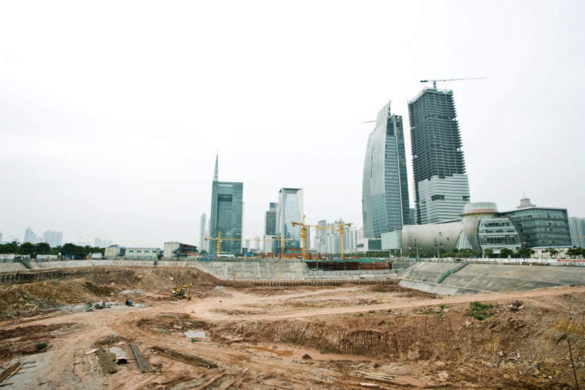 无人,家,工厂,高楼大厦,横图,室外,白天,仰视,度假,美景,植物,城市风光,城市,大厦,建筑,摩天大楼,两辆,一辆,房屋,屋子,景观,泥土,娱乐,楼房,住宅,树,树木,绿色,天空,自然,天,享受,休闲,起重机,景色,放松,生长,成长,挖土机,彩图,低角度拍摄,房子,大楼,高层建筑,高楼,工地,摩天楼,制造厂