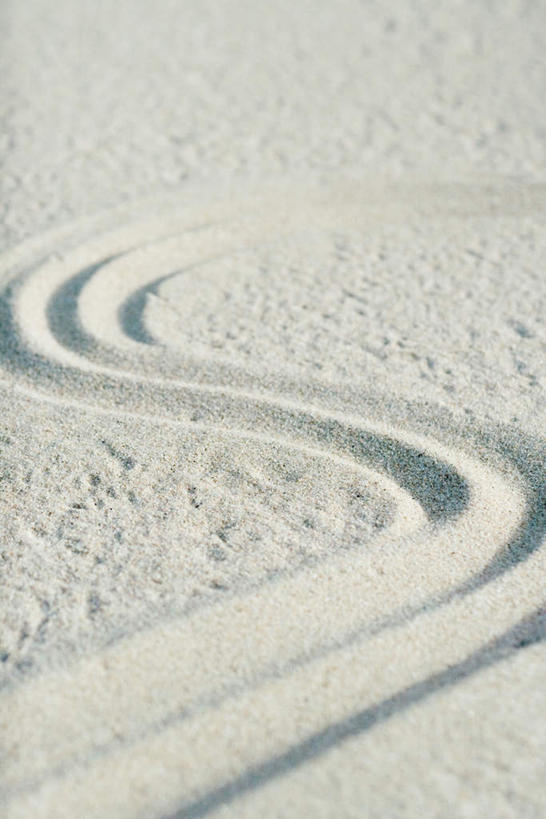 无人,竖图,俯视,室外,特写,白天,美景,沙滩,阴影,朦胧,模糊,弯曲,光线,沙子,影子,海岸,景观,沙地,痕迹,阳光,自然,景色,自然风光,沙画,海滩,彩图,高角度拍摄