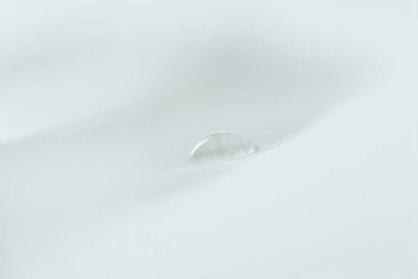 无人,横图,俯视,室内,特写,白天,白色背景,水,透明,液体,水滴,白色,摄影,影棚,明亮,卫生,纯真,洁净,光明,恬静,中间色,朴素,清白,彩图,高角度拍摄,影棚拍摄,拍摄