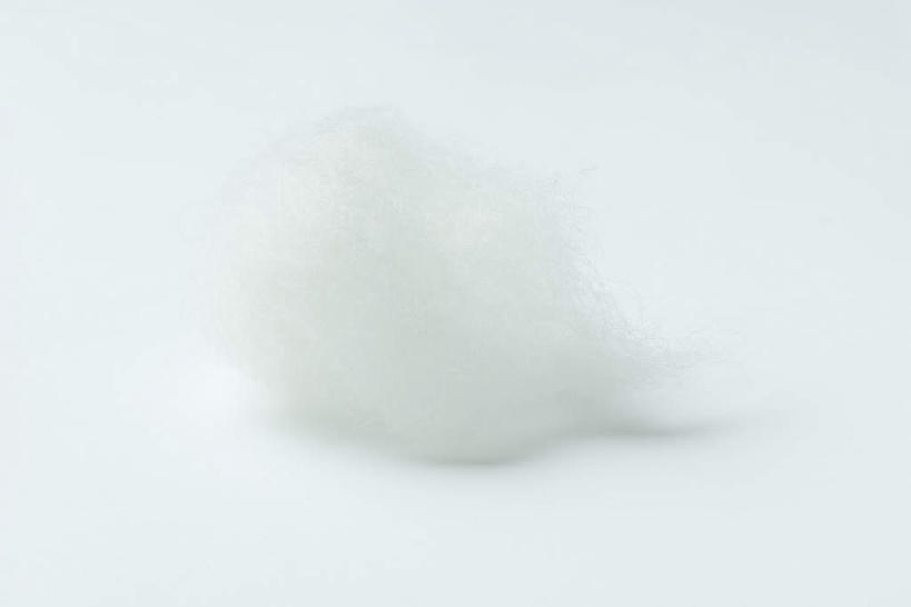 无人,横图,俯视,室内,特写,白天,桌面,桌子,静物,朦胧,模糊,棉絮,干净,棉质,一个,白色,单个,棉球,彩图,高角度拍摄